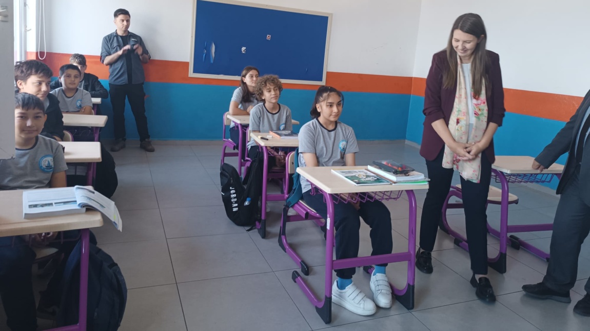İlçe Kaymakamımız Sayın Fatma TURHAN KESER ve İlçe Milli Eğitim müdürümüz Murat ÇULFAZ okulumuzu ziyaret etmişlerdir.